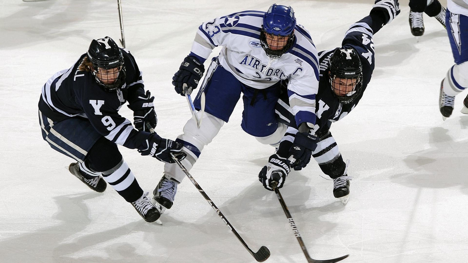 媒体人热议费利佩事件,裁判组应担责,而非事后追罚球员